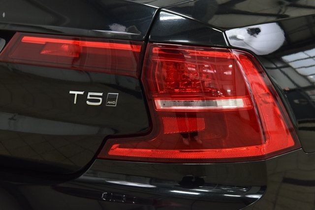 2018 Volvo S90 T5 AWD Momentum - 22948771 - 17