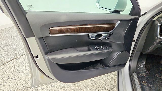 2018 Volvo S90 T5 AWD Momentum w/ Plus & Convenience Packages - 22996171 - 10