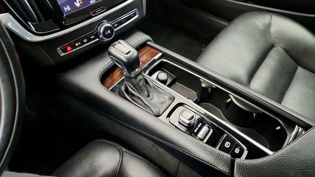2018 Volvo S90 T5 AWD Momentum w/ Plus & Convenience Packages - 22996171 - 16