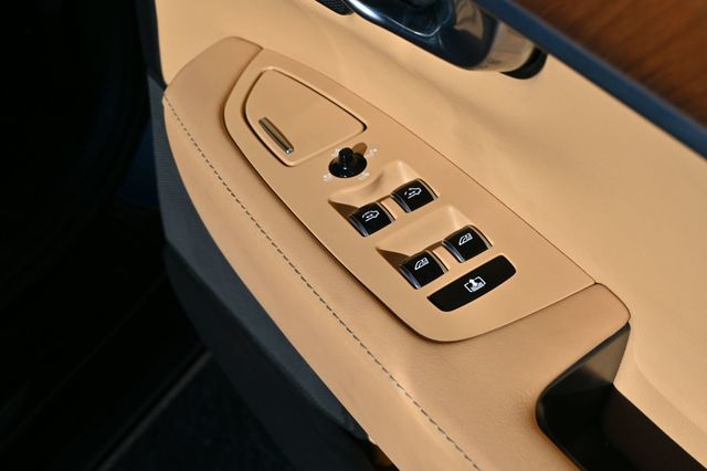 2018 Volvo S90 T6 AWD Inscription Convenience Package - 22971437 - 17