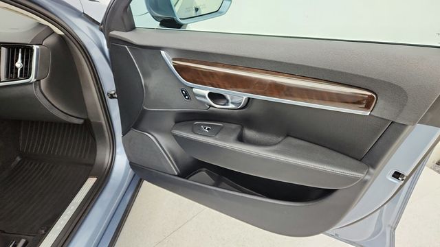 2018 Volvo S90 T6 AWD Momentum with Momentum Plus and Convenience Packages - 22948644 - 25