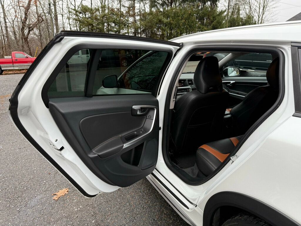 2018 Volvo V60 Cross Country T5 AWD - 22945621 - 26