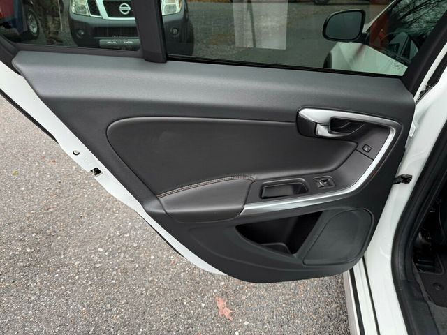 2018 Volvo V60 Cross Country T5 AWD - 22945621 - 27