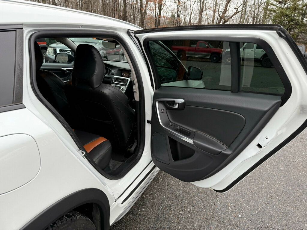2018 Volvo V60 Cross Country T5 AWD - 22945621 - 35