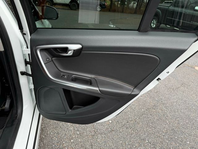 2018 Volvo V60 Cross Country T5 AWD - 22945621 - 36