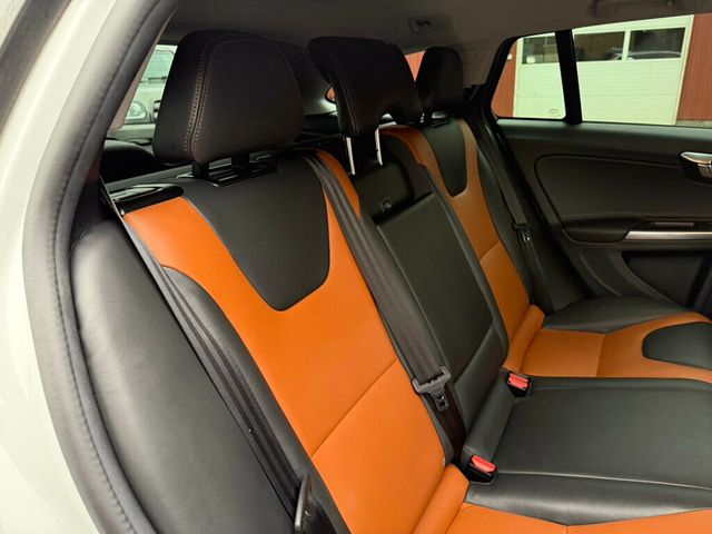 2018 Volvo V60 Cross Country T5 AWD - 22945621 - 37