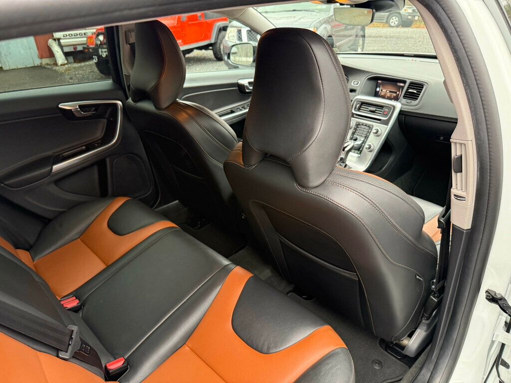 2018 Volvo V60 Cross Country T5 AWD - 22945621 - 40