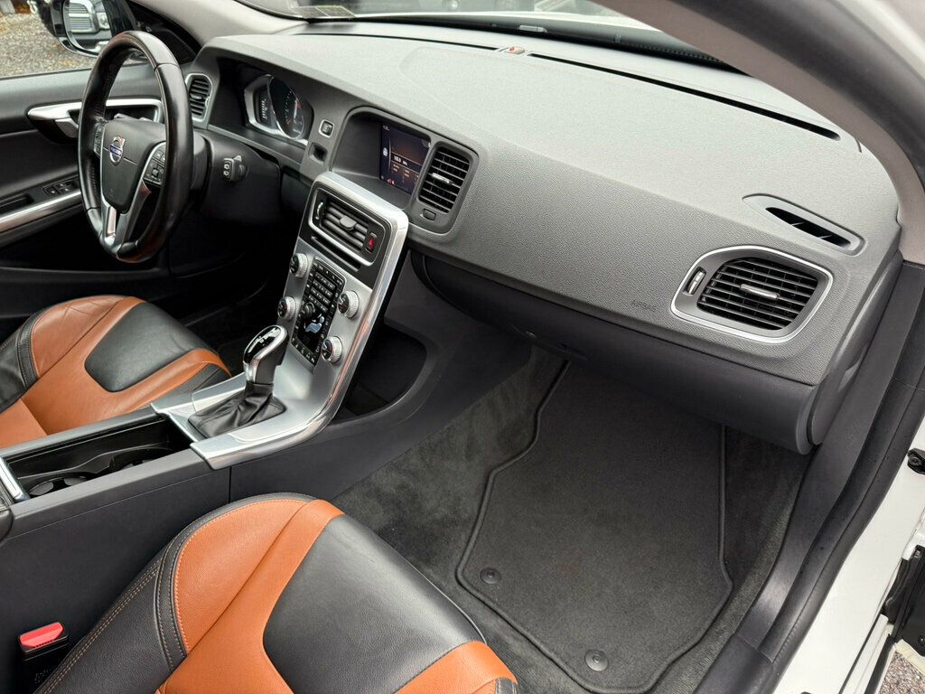 2018 Volvo V60 Cross Country T5 AWD - 22945621 - 46