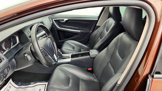 2018 Volvo V60 Cross Country T5 AWD w/ Convenience & BLIS Packages - 23099051 - 19