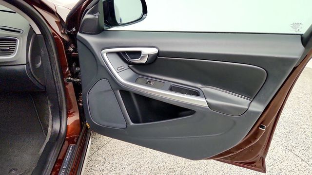 2018 Volvo V60 Cross Country T5 AWD w/ Convenience & BLIS Packages - 23099051 - 25