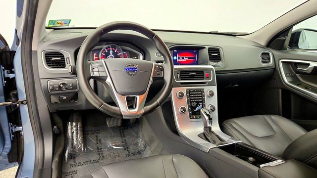 2018 Volvo V60 Cross Country T5 AWD w/ Convenience Pkg, BLIS Pkg, Heated Seats & Wheel - 23100319 - 11