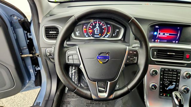 2018 Volvo V60 Cross Country T5 AWD w/ Convenience Pkg, BLIS Pkg, Heated Seats & Wheel - 23100319 - 12