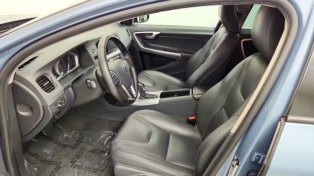 2018 Volvo V60 Cross Country T5 AWD w/ Convenience Pkg, BLIS Pkg, Heated Seats & Wheel - 23100319 - 19