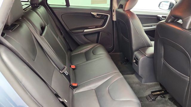 2018 Volvo V60 Cross Country T5 AWD w/ Convenience Pkg, BLIS Pkg, Heated Seats & Wheel - 23100319 - 22