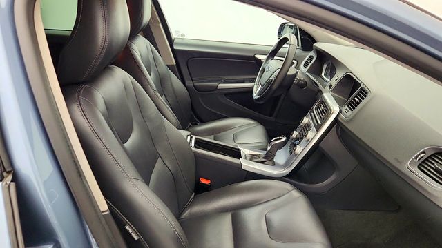 2018 Volvo V60 Cross Country T5 AWD w/ Convenience Pkg, BLIS Pkg, Heated Seats & Wheel - 23100319 - 23