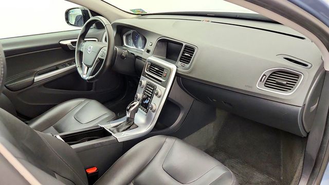 2018 Volvo V60 Cross Country T5 AWD w/ Convenience Pkg, BLIS Pkg, Heated Seats & Wheel - 23100319 - 24