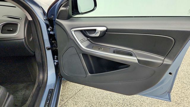 2018 Volvo V60 Cross Country T5 AWD w/ Convenience Pkg, BLIS Pkg, Heated Seats & Wheel - 23100319 - 25