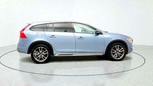 2018 Volvo V60 Cross Country T5 AWD w/ Convenience Pkg, BLIS Pkg, Heated Seats & Wheel - 23100319 - 3