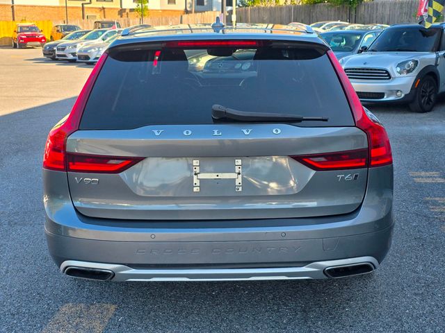 2018 Volvo V90 Cross Country's photo