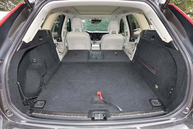 2018 VOLVO XC60 T5 AWD Momentum - 23074823 - 17