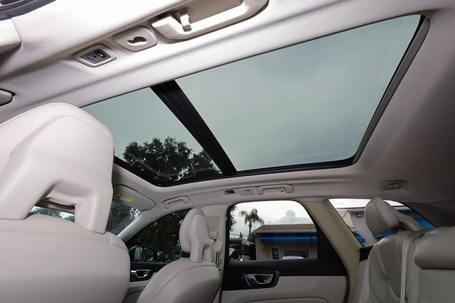 2018 VOLVO XC60 T5 AWD Momentum - 23074823 - 19