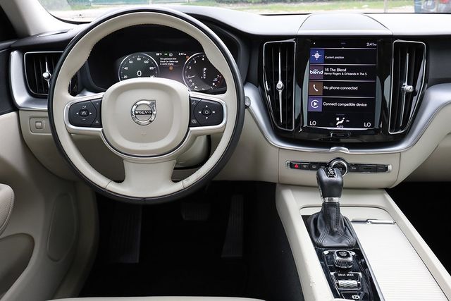 2018 VOLVO XC60 T5 AWD Momentum - 23074823 - 20