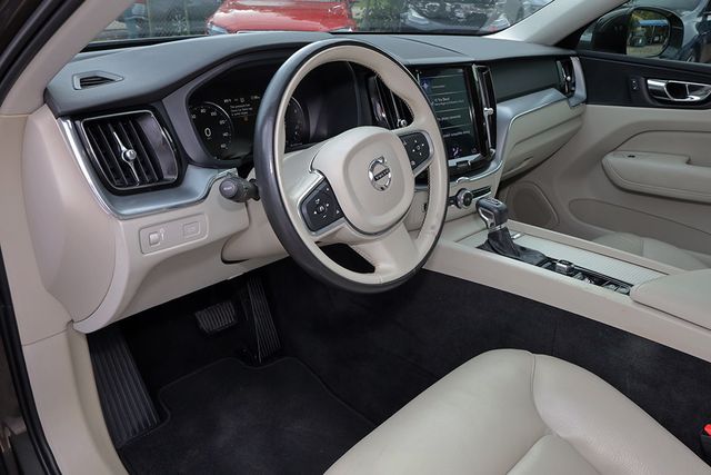 2018 VOLVO XC60 T5 AWD Momentum - 23074823 - 21