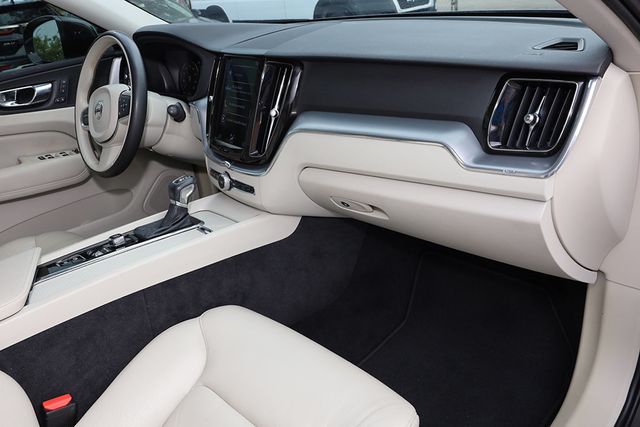 2018 VOLVO XC60 T5 AWD Momentum - 23074823 - 22