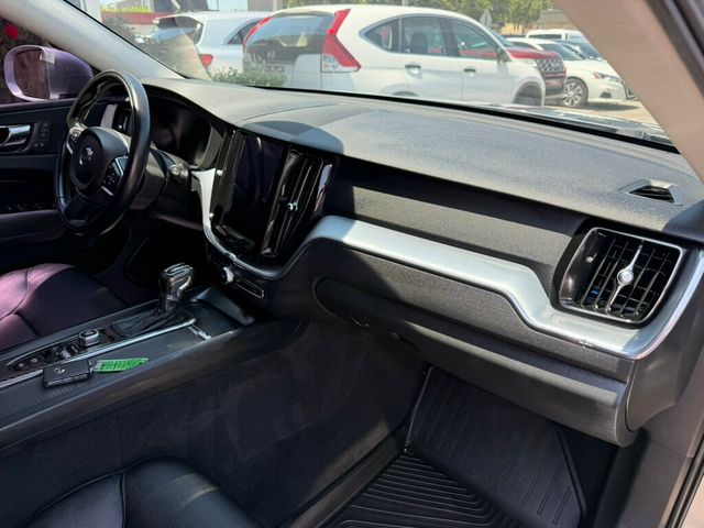 2018 Volvo XC60 T5 AWD Momentum - 23050567 - 17