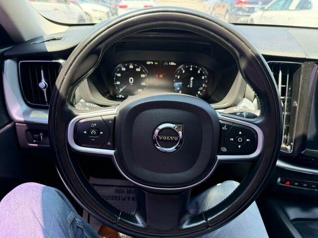 2018 Volvo XC60 T5 AWD Momentum - 23050567 - 22