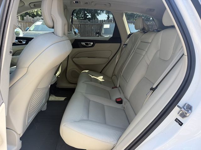 2018 Volvo XC60 T5 AWD Momentum - 23078778 - 10
