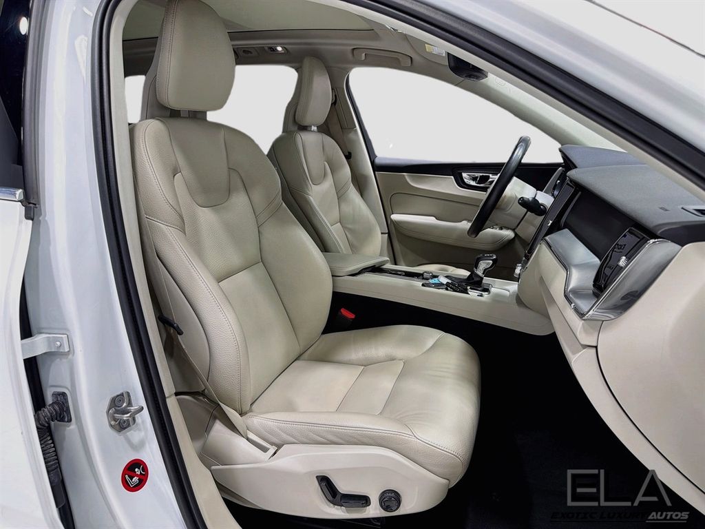 2018 Volvo XC60 T5 AWD Momentum - 23078778 - 30