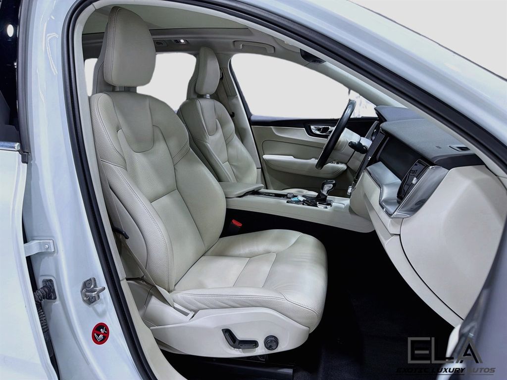 2018 Volvo XC60 T5 AWD Momentum - 23078778 - 31