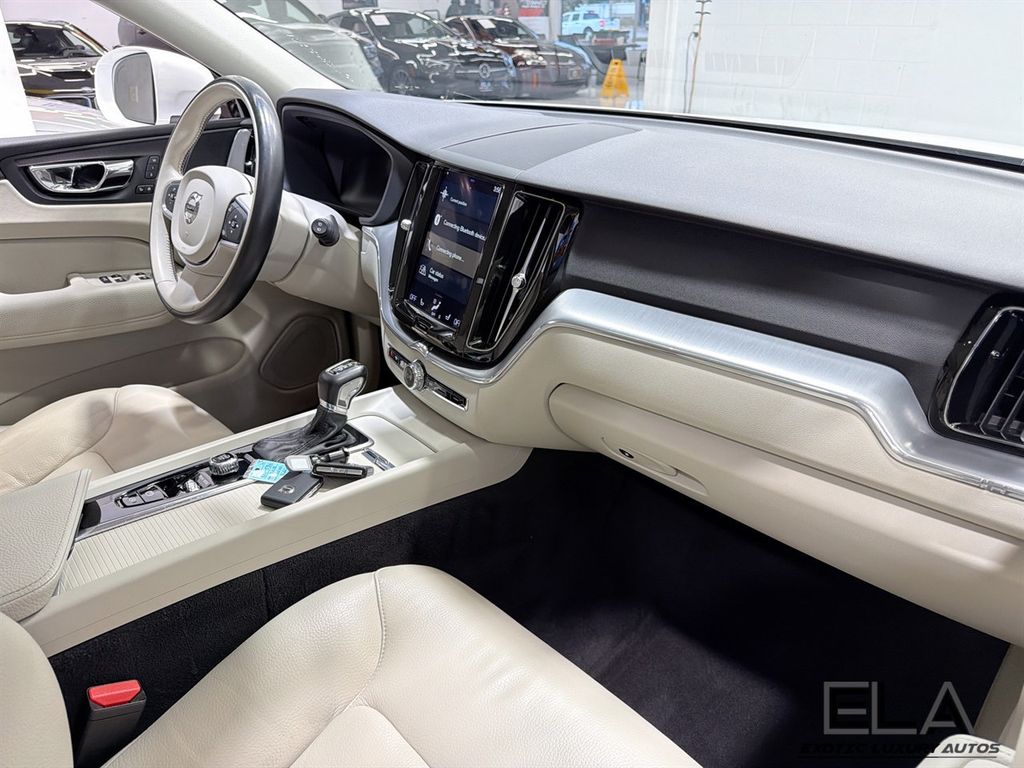 2018 Volvo XC60 T5 AWD Momentum - 23078778 - 37