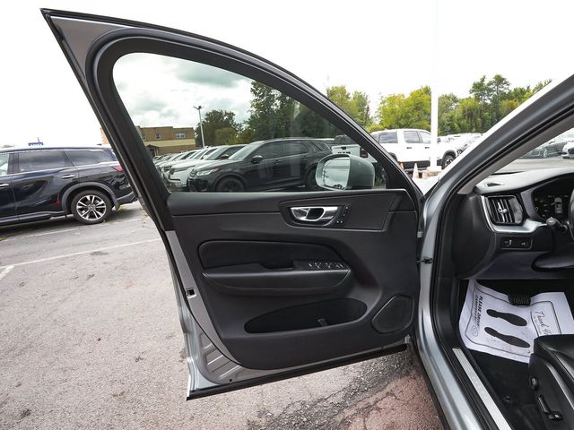 2018 Volvo XC60 T5 AWD Momentum - 23087625 - 10