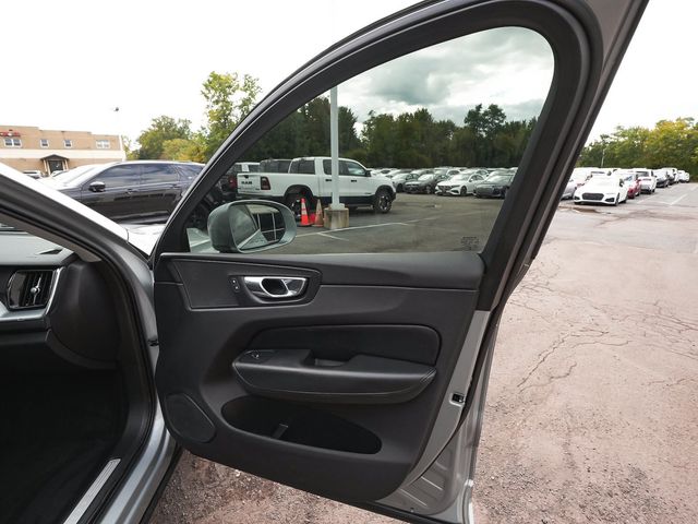 2018 Volvo XC60 T5 AWD Momentum - 23087625 - 14