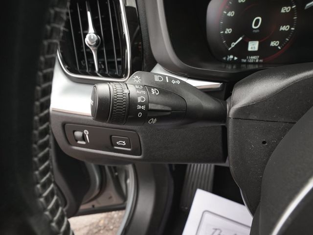 2018 Volvo XC60 T5 AWD Momentum - 23087625 - 22