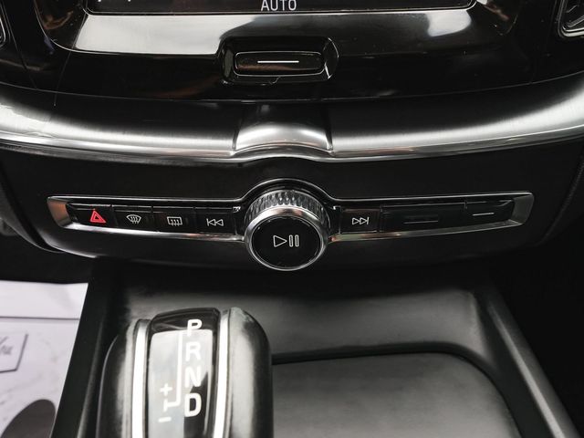 2018 Volvo XC60 T5 AWD Momentum - 23087625 - 26