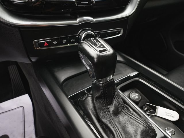 2018 Volvo XC60 T5 AWD Momentum - 23087625 - 27