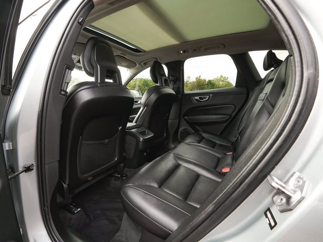 2018 Volvo XC60 T5 AWD Momentum - 23087625 - 32