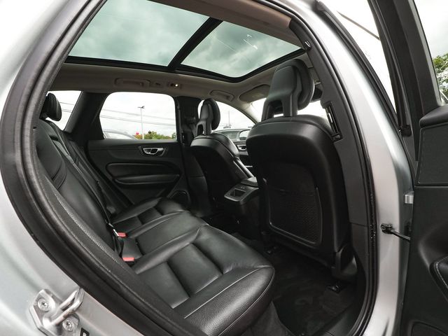 2018 Volvo XC60 T5 AWD Momentum - 23087625 - 35