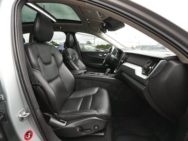 2018 Volvo XC60 T5 AWD Momentum - 23087625 - 36