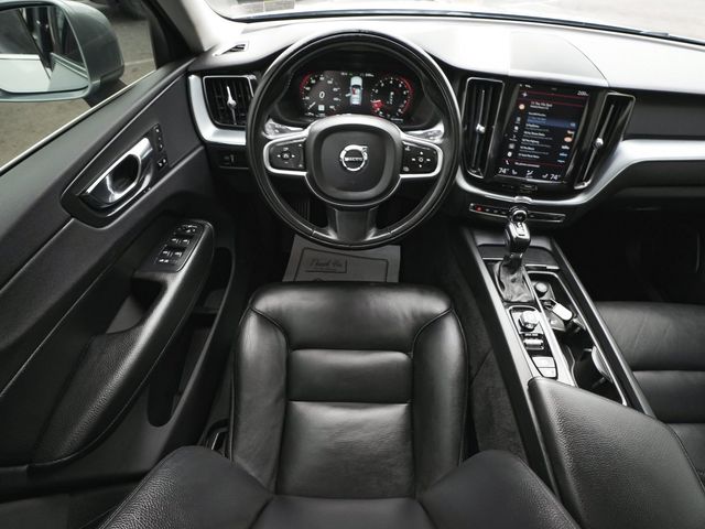 2018 Volvo XC60 T5 AWD Momentum - 23087625 - 40