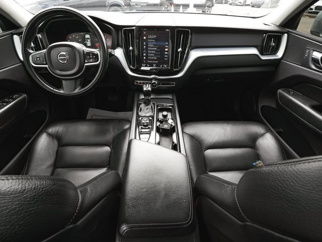 2018 Volvo XC60 T5 AWD Momentum - 23087625 - 41