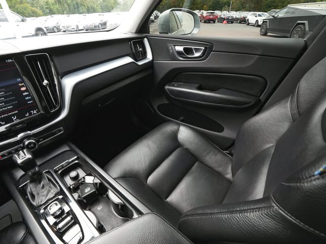 2018 Volvo XC60 T5 AWD Momentum - 23087625 - 42