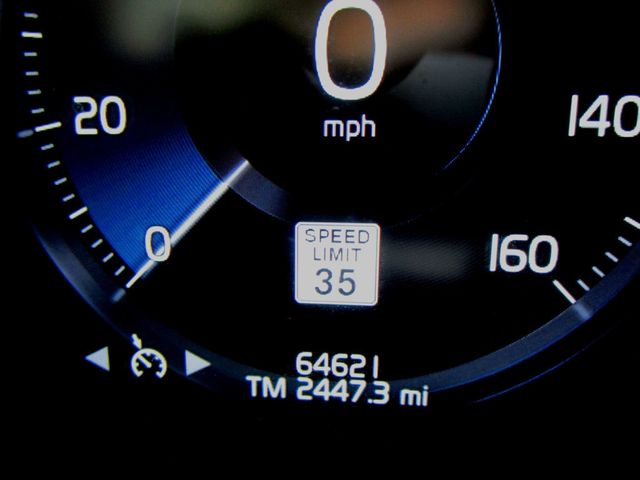 2018 Volvo XC60 T6 AWD Momentum - 23050994 - 21