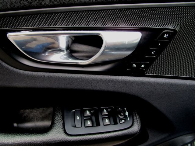 2018 Volvo XC60 T6 AWD Momentum - 23050994 - 27