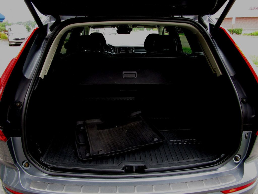 2018 Volvo XC60 T6 AWD Momentum - 23050994 - 29