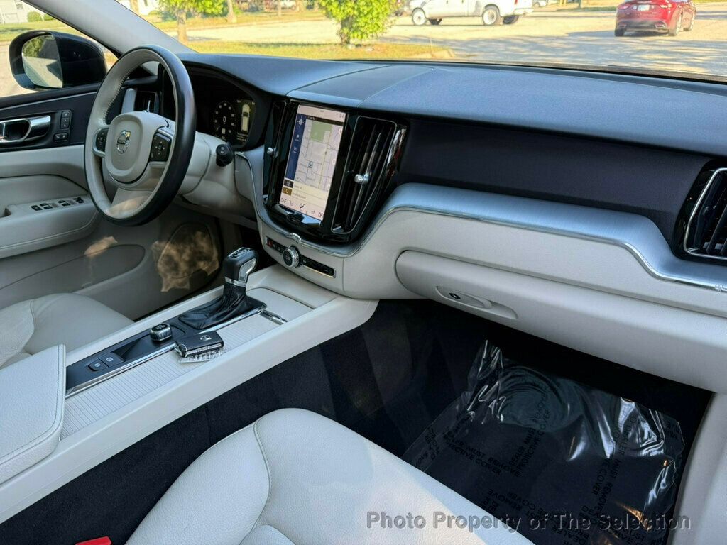 2018 Volvo XC60 T6 Momentum photo 17