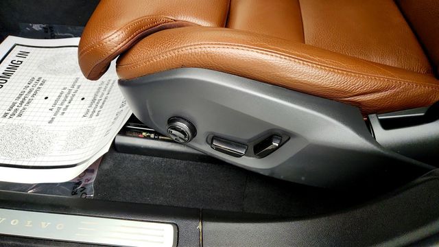 2018 Volvo XC60 T8 eAWD Plug-In Hybrid Inscription w/ B&W Audio, Pilot Assist - 23081761 - 11